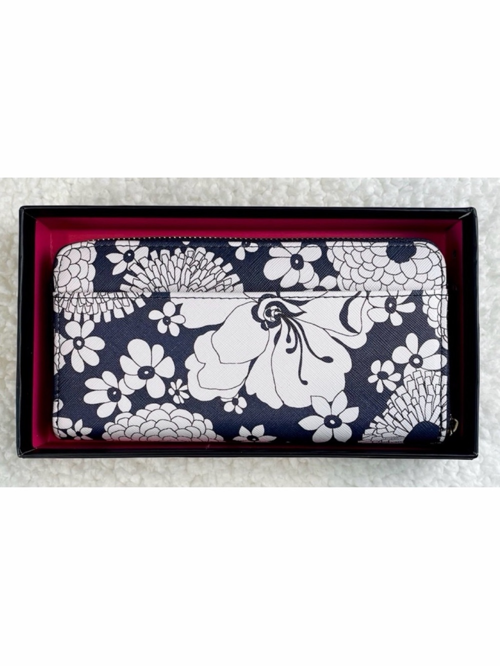 (NIB) TRINA TURK • Navy/White/Pink Floral Print Zippered Long Wallet